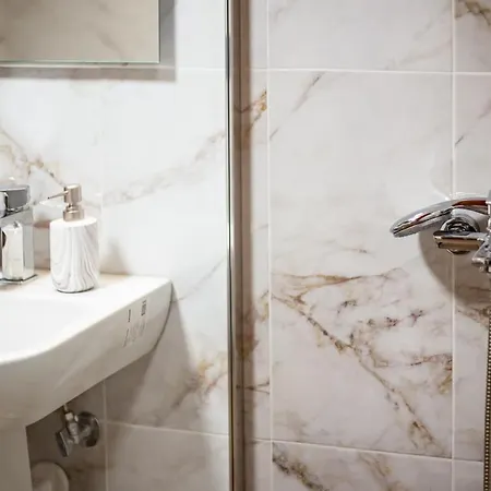 Ango Secont Floor ستافروس